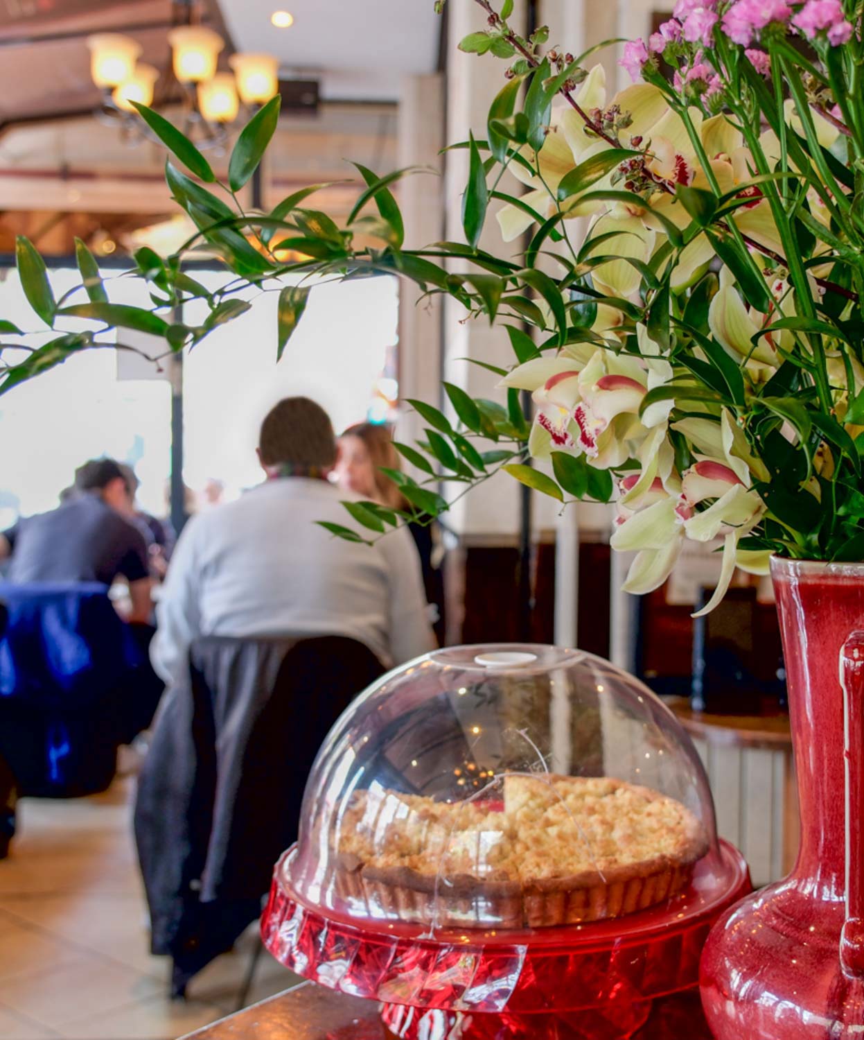 Salle fleurie du restaurant Le Centenaire